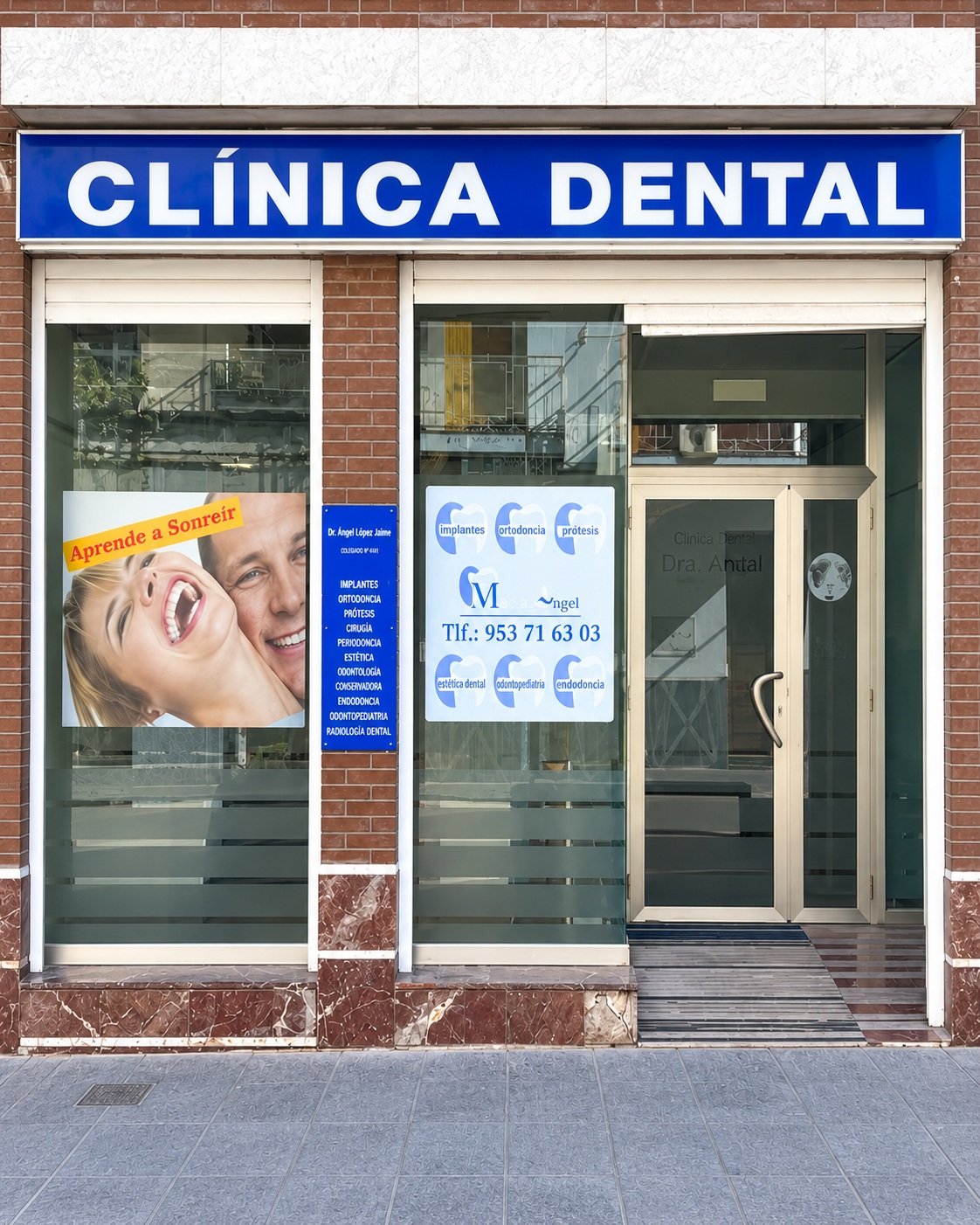 Fachada de la clínica Dental Peal en Peal de Becerro